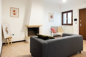 Fireplace - Tana dell'orso 10 - Two Bedroom House, Sleeps 4 (Castel di Sangro)