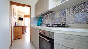 Fridge, oven, stovetop, coffee/tea maker - La Dimora Di Monica - Lavanda (Morciano di Leuca)