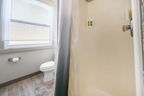 Towels, soap, toilet paper - Lux 2 Min To Methodist Medical & AK Bissel Park (Oak Ridge)