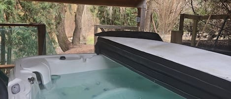 Tina de hidromasaje al aire libre