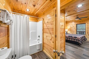 Room - Large 5BR Cabin • Hot Tub • Near Parkway (Pigeon Forge)