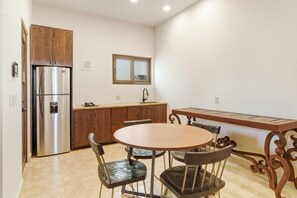 Dining - Palm Oasis · Pickleball · Pool · Beach · 24/7 Private Concierge (El Pescadero)