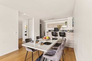 A modern kitchen with a dining area. - Bright & Comfortable 2BR near Le Marais - Paris 11 (Paris)