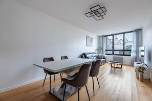 Dining - Bright & Comfortable 2BR near Le Marais - Paris 11 (Paris)