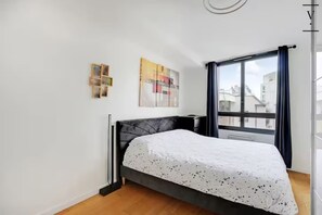 Iron/ironing board, travel cot, WiFi, bed sheets - Bright & Comfortable 2BR near Le Marais - Paris 11 (Paris)