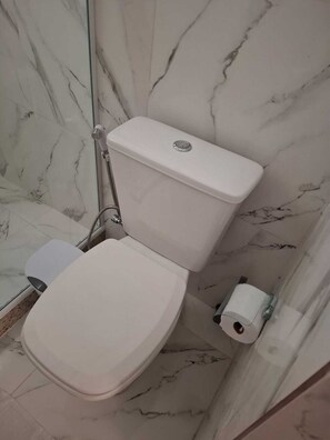 Shower, towels, soap, toilet paper - Recanto do Sol near Maricá Airport and beaches. (Maricá)