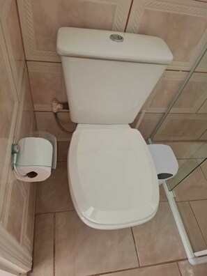 Shower, towels, soap, toilet paper - Recanto do Sol near Maricá Airport and beaches. (Maricá)