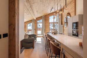 Fridge, microwave, oven, stovetop - Faraya – Mtn Views|Spa|Fireplace|Val d’Isère (Val d`Isere)