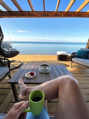 Terrace/patio. Beach Bunkie Glamping in Port Dover