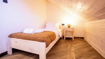 Classic-Dreibettzimmer, HĂŒgelblick