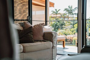 Smart TV - Corban Villa Moffat Beach No 2 (Moffat Beach)