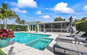 Outdoor pool - Remodeled Mid-century home with pool, hot tub & EV charger (Wilton Manors)