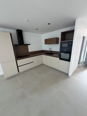 Private kitchen - Magnificent new villa for your vacations 10 minutes from the beaches (Bompas)