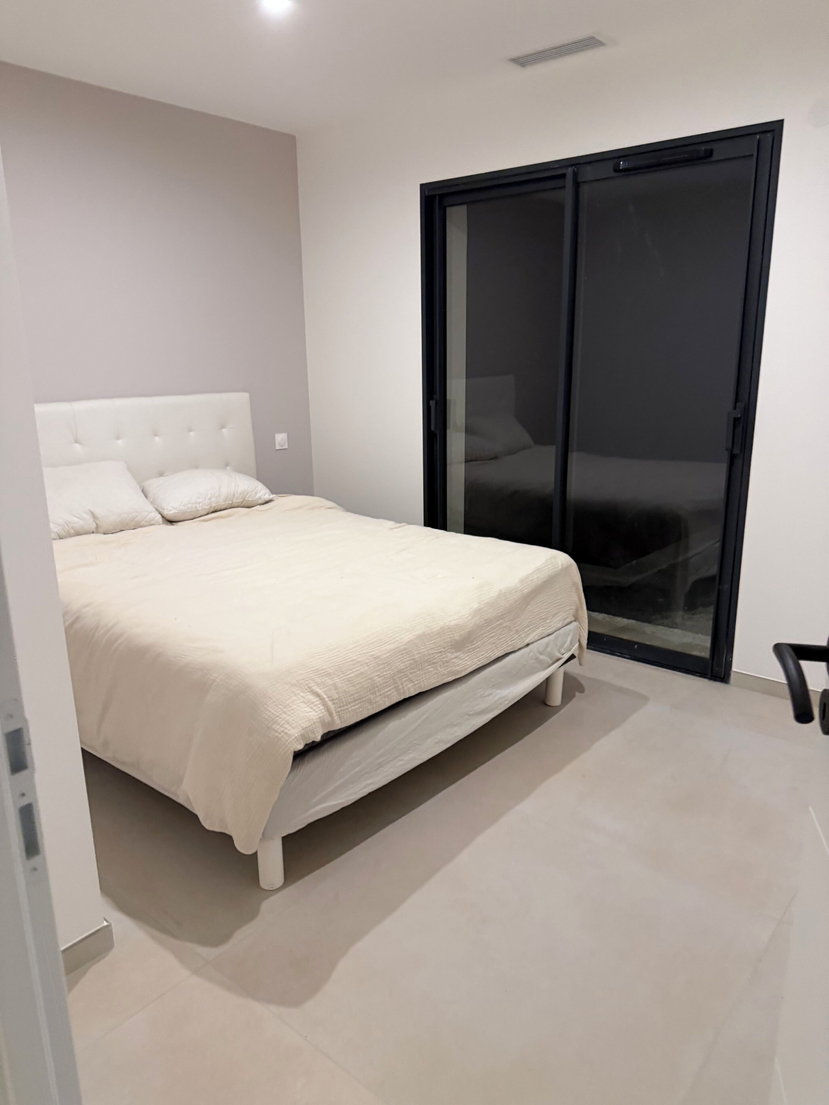 3 slaapkamers, een strijkplank/strijkijzer, beddengoed
