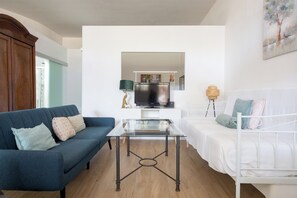 TV - Home2Book Modern Stay Cozy Apt Seville (Seville)