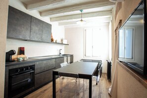 Fridge, oven, stovetop, dishwasher - Dimora Ca'Alvise - Isola di Pellestrina VE (Venezia)