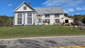 Exterior - Cozy newly renovated apartment in antique farmhouse (Union)