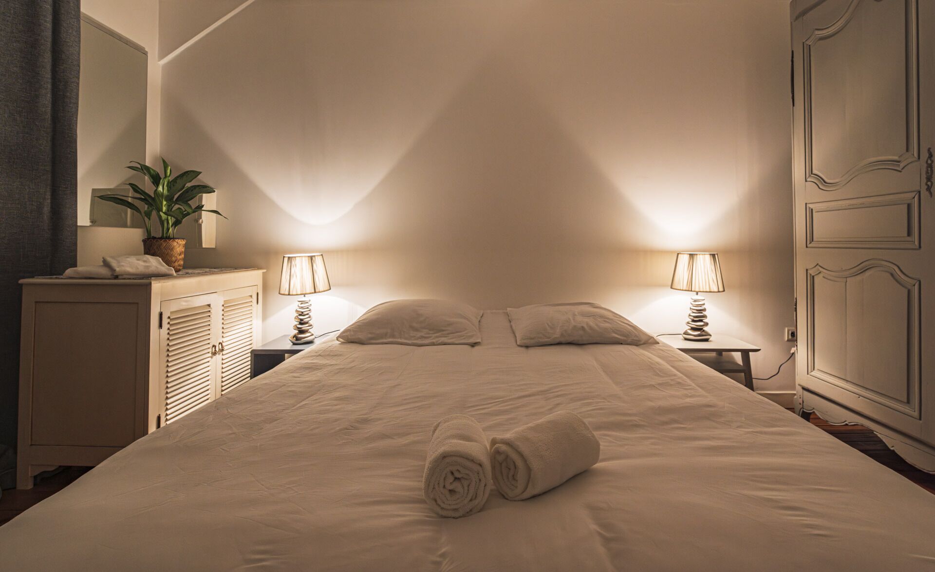 2 slaapkamers, een strijkplank/strijkijzer, reisbedje, gratis wifi