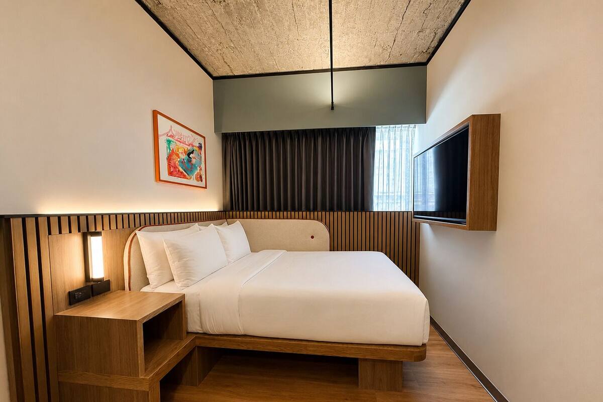 Compact Queen Bed Mobility Accessible | Free WiFi