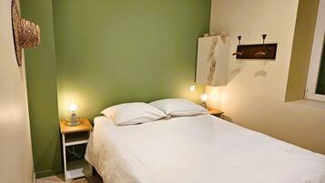 1 Schlafzimmer, Reisekinderbett, kostenloses WLAN, Bettwäsche