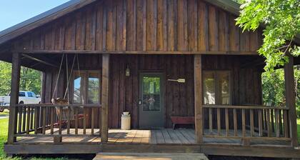 Toronto Lake Lodge - Sleeps 10-12, Boat Parking, Private Pond Access
