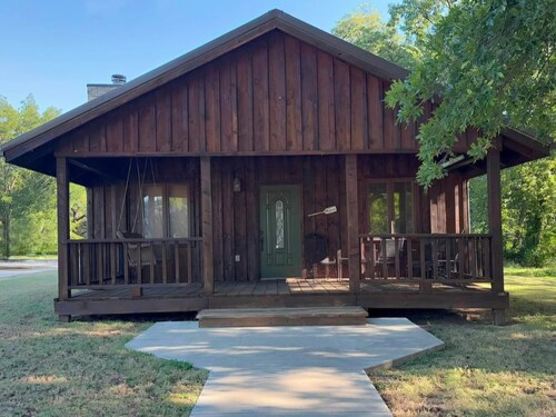 Toronto Lake Lodge - Sleeps 10-12, Boat Parking, Private Pond Access