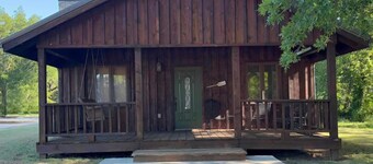Toronto Lake Lodge - Sleeps 10-12, Boat Parking, Private Pond Access