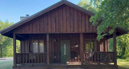 Toronto Lake Lodge - Sleeps 10-12, Boat Parking, Private Pond Access