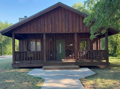 Toronto Lake Lodge - Sleeps 10-12, Boat Parking, Private Pond Access
