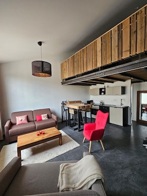 TV - Le Chalet-Loft-Private Bathroom-Apartment-Garden view (Genas)