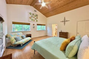 3 bedrooms, desk, iron/ironing board, travel cot - Eco Ocean Oasis, Tropical 1-Acre Retreat with Pool, Hot Tub, AC, Lanai (Keaau)