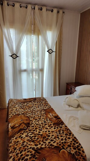 Room - Enchanted Pink House, Charming Chalet - Gramado, RS (Gramado)