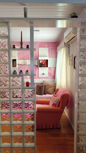 Interior - Enchanted Pink House, Charming Chalet - Gramado, RS (Gramado)