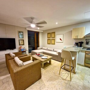 Apartemen, pemandangan kota | Ruang keluarga