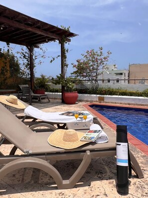 Kolam renang rooftop