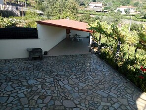 Terrace/patio - Walnut House with Private Pool (Gondufe)