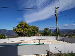 Outdoor pool - Walnut House with Private Pool (Gondufe)