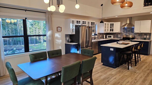 Dining - Black Seal Chalet-Acadia NP-Wooded Rental-SWH ME (Southwest Harbor)