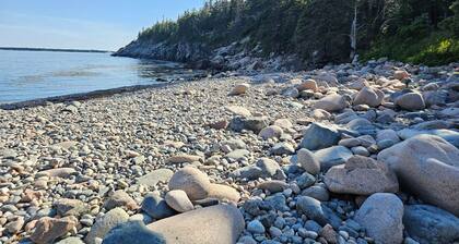 Black Seal Chalet-Acadia NP-Wooded Rental-SWH ME