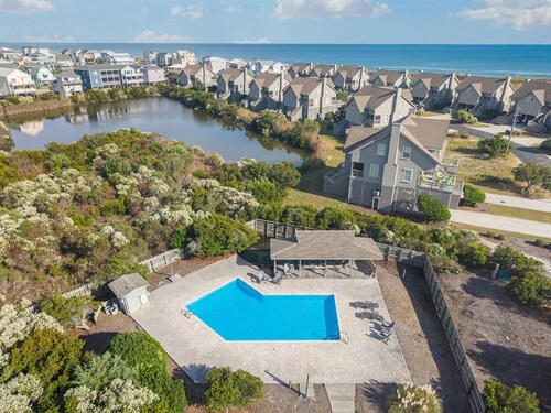 Finally Here: a 2 Bedroom Poolside Retreat with Beach & Soundside Sunsets