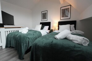 3 chambres, fer et planche à repasser, Wi-Fi, draps fournis