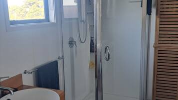 Comfort Studio | Bathroom
