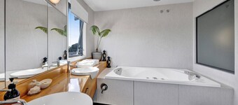 Headlands Hotel
