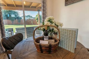 Dining - Spacious 4BR • Game Room • Fire Pit • Near Zoo (Chula Vista)