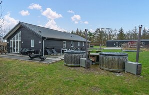 Outdoor dining - Lovely home in Glesborg with WiFi (Glesborg)