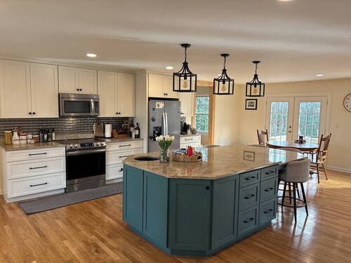 Gorgeous 6-bedroom Charming Annapolis Retreat