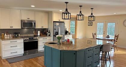 Gorgeous 6-bedroom Charming Annapolis Retreat