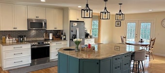Gorgeous 6-bedroom Charming Annapolis Retreat