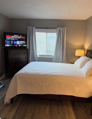 WiFi, bed sheets - Mountain View, near National Park, 7 minute walk to Gatlinburg strip. (Gatlinburg)