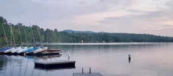 Peaceful 2-bedroom cottage in charming Lincolnville, near lake, winery & Camden